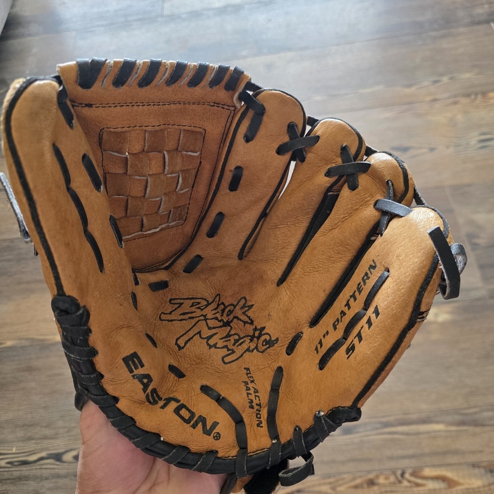 Easton Black Magic ST11 11" Youth Baseball Glove – Right Hand Throw